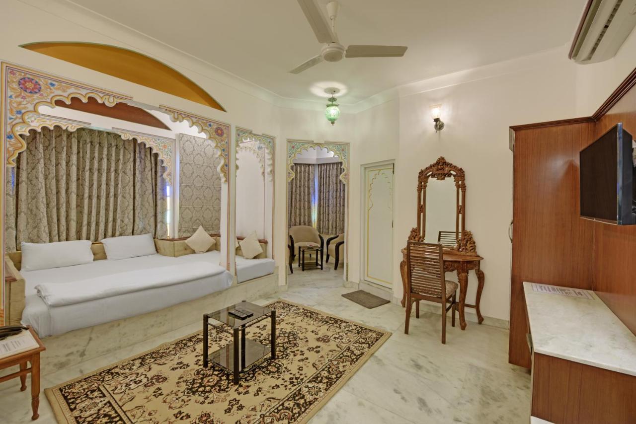 Hotel Raj Palace Udaipur Eksteriør bilde